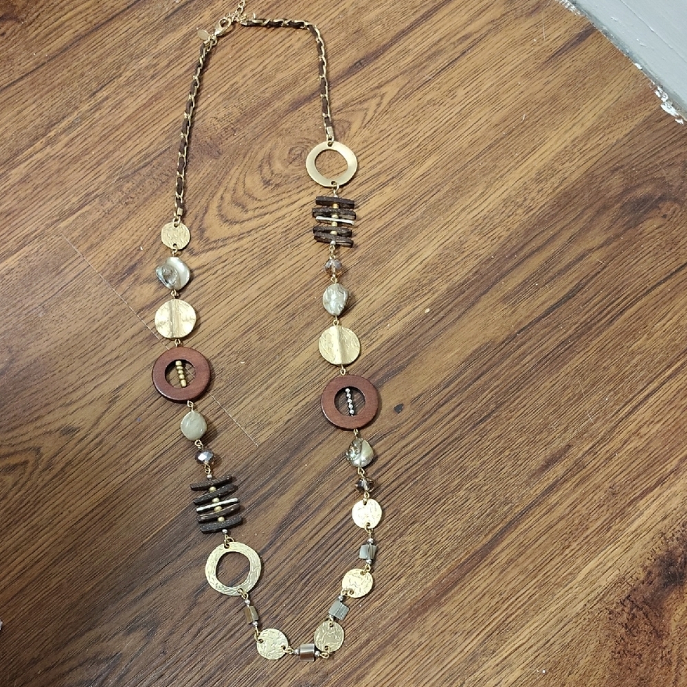 Elegant Gold and Brown Necklace